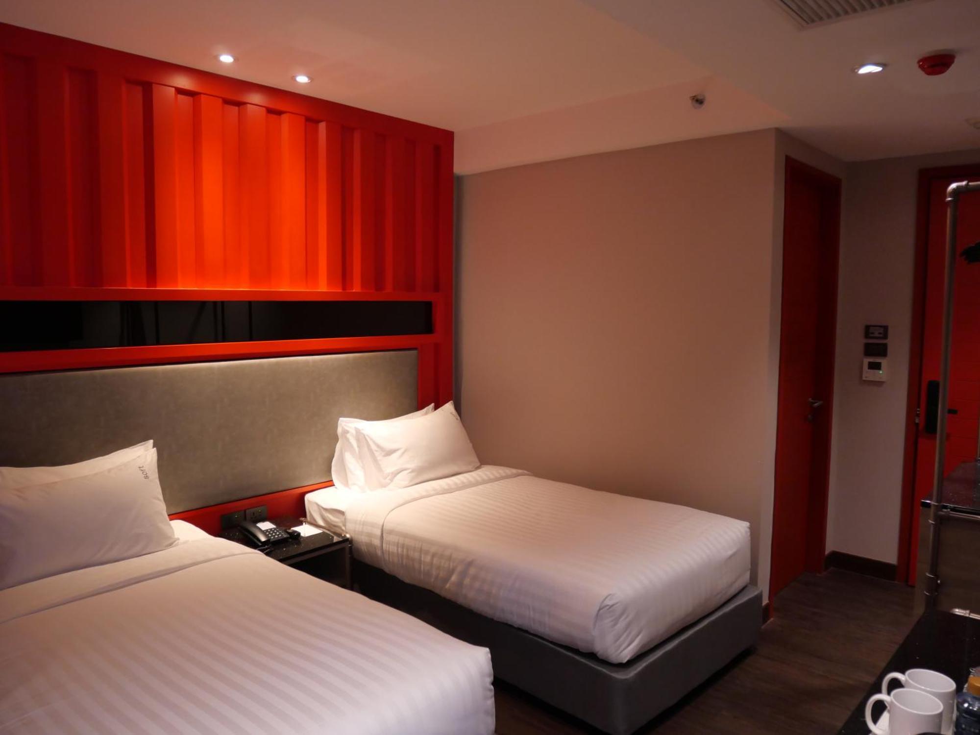 T2 The Portal Sukhumvit Hotel Банкок Екстериор снимка