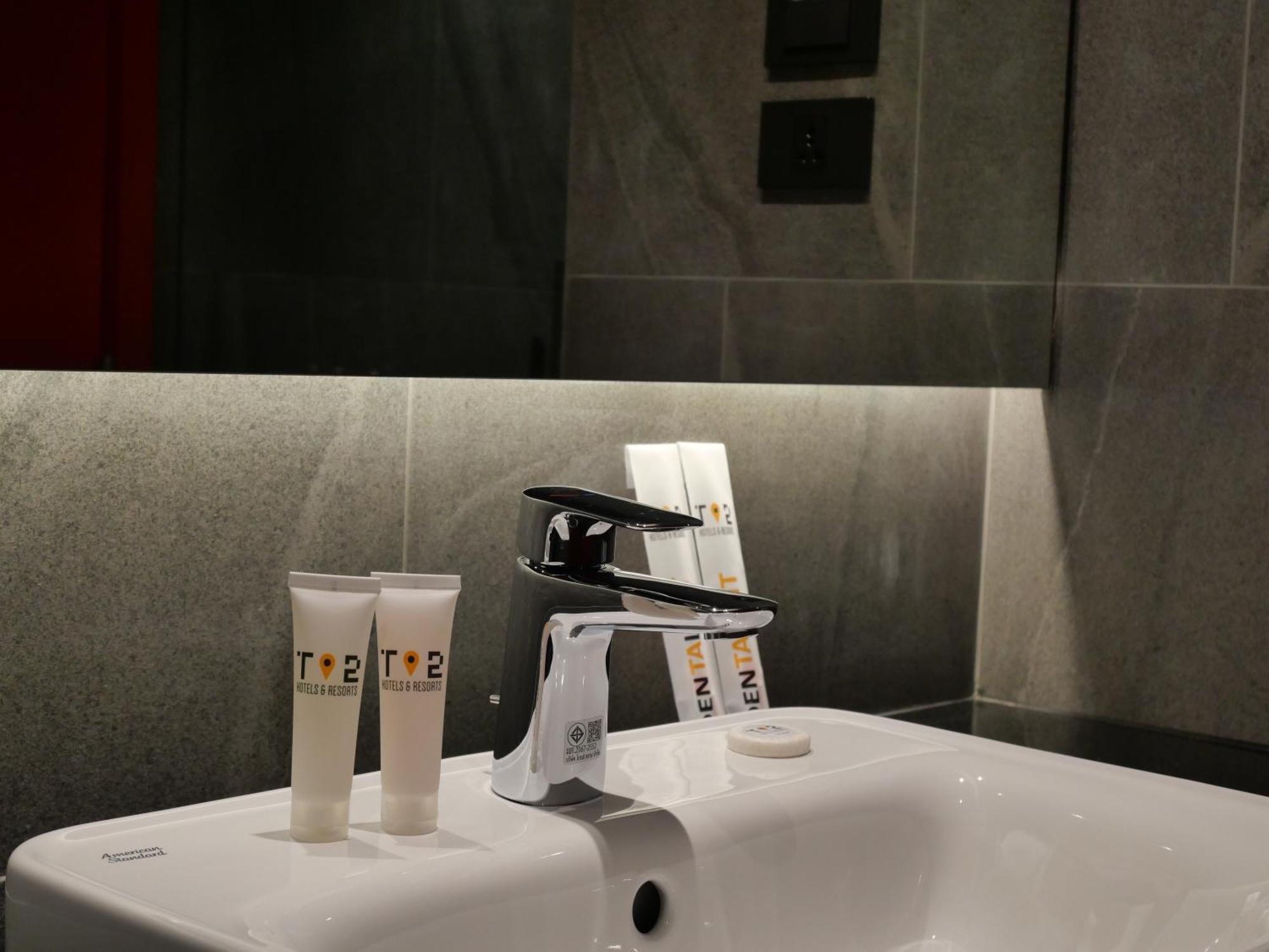 T2 The Portal Sukhumvit Hotel Банкок Екстериор снимка