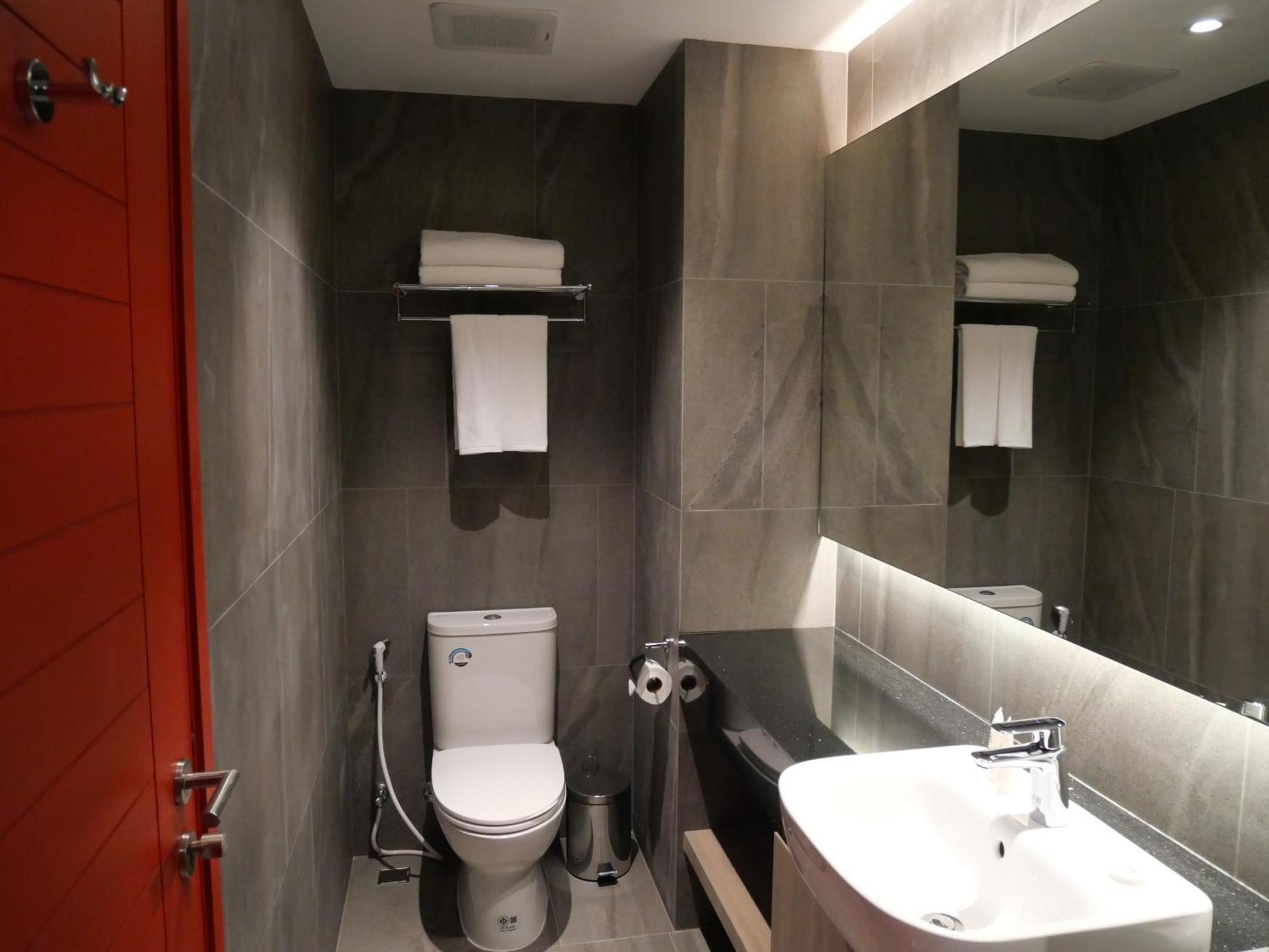 T2 The Portal Sukhumvit Hotel Банкок Екстериор снимка