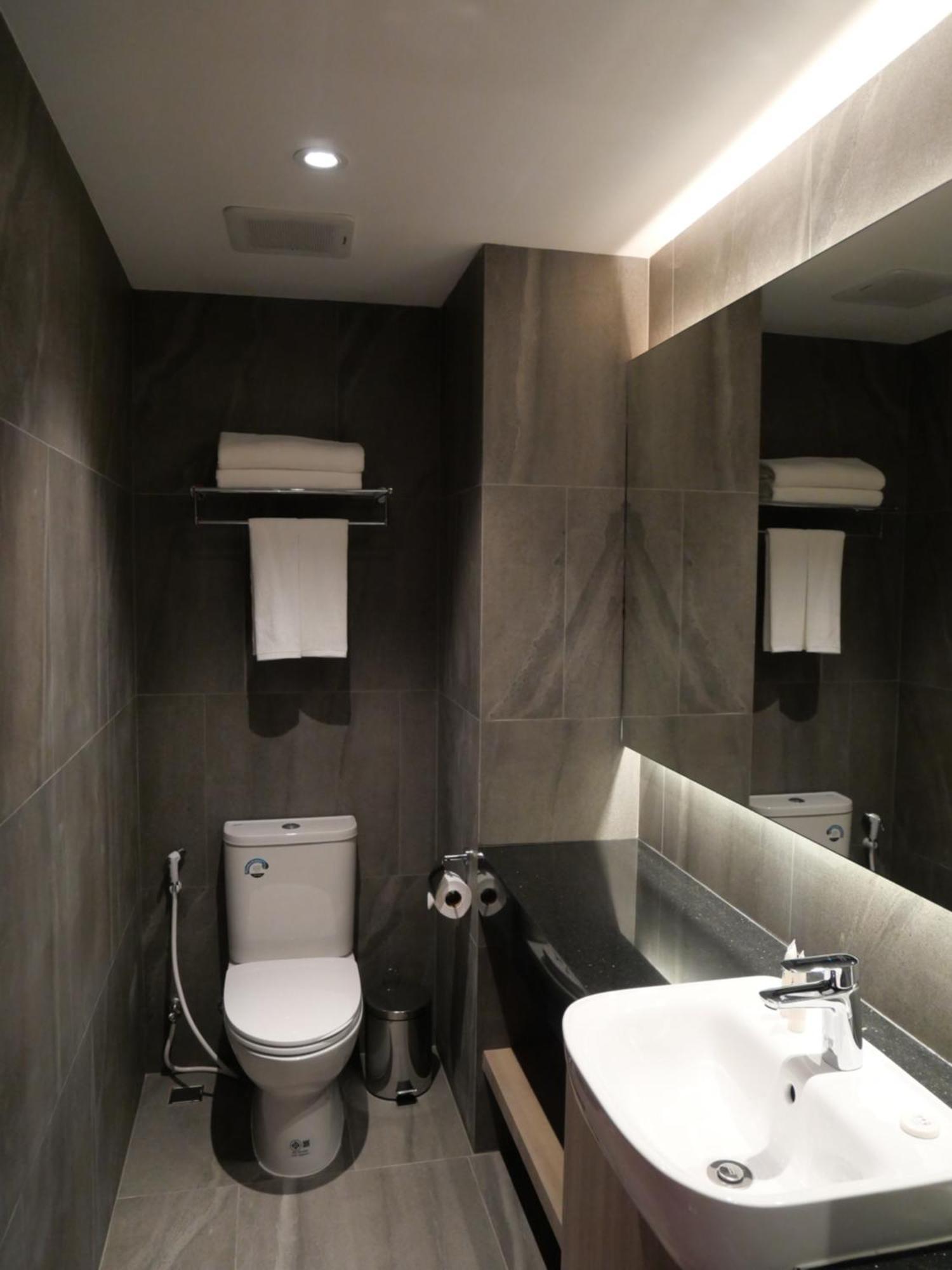 T2 The Portal Sukhumvit Hotel Банкок Екстериор снимка