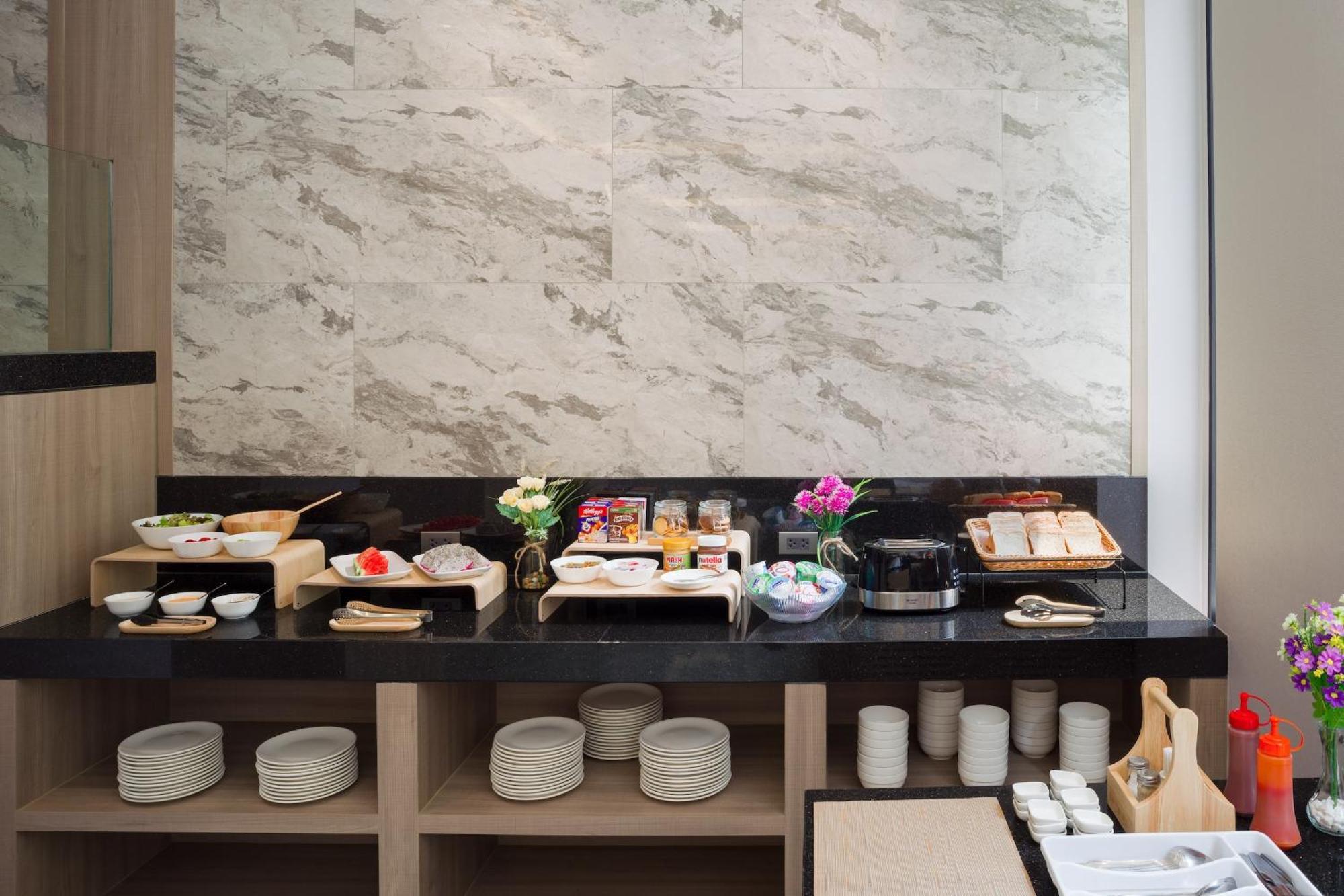 T2 The Portal Sukhumvit Hotel Банкок Екстериор снимка