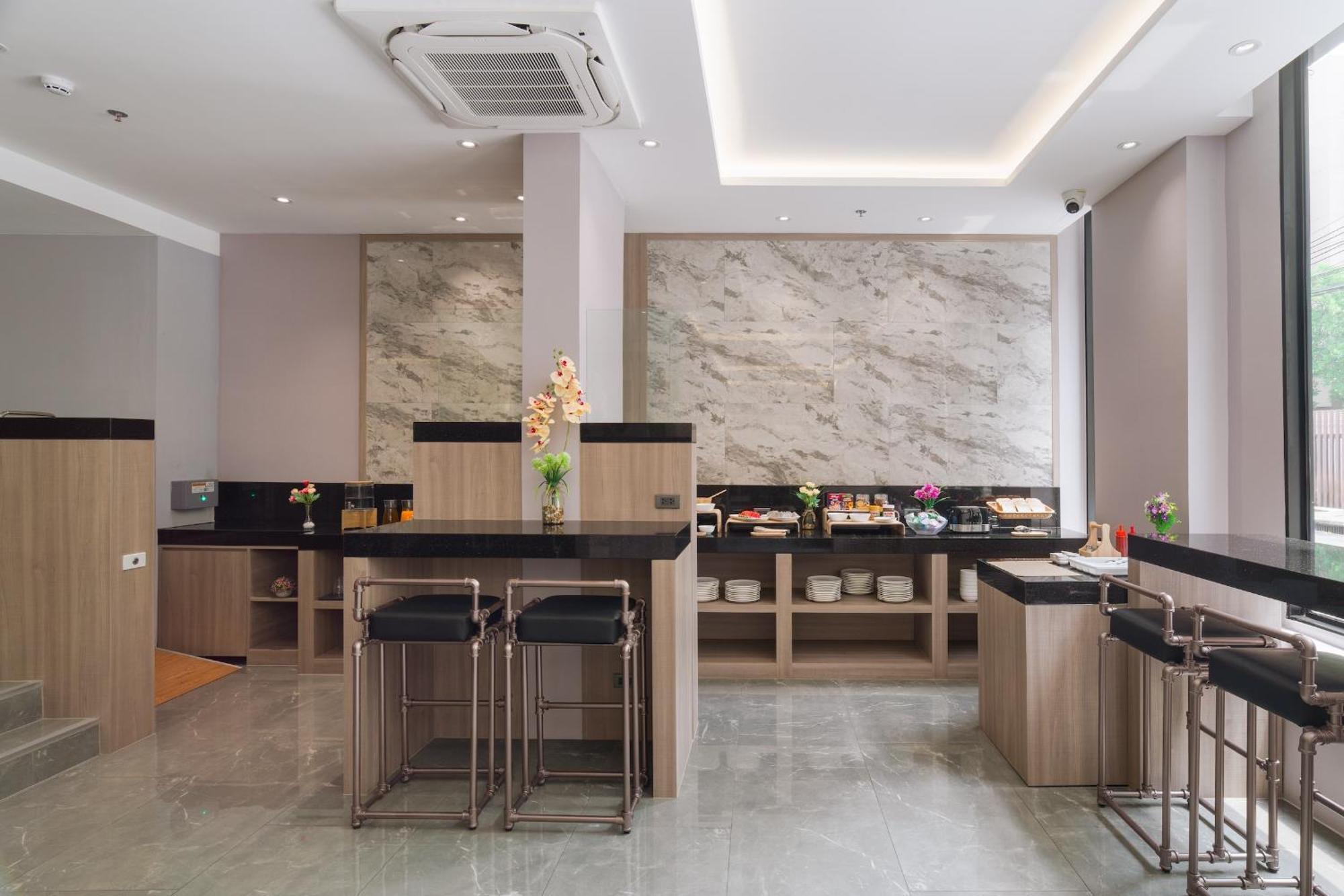 T2 The Portal Sukhumvit Hotel Банкок Екстериор снимка