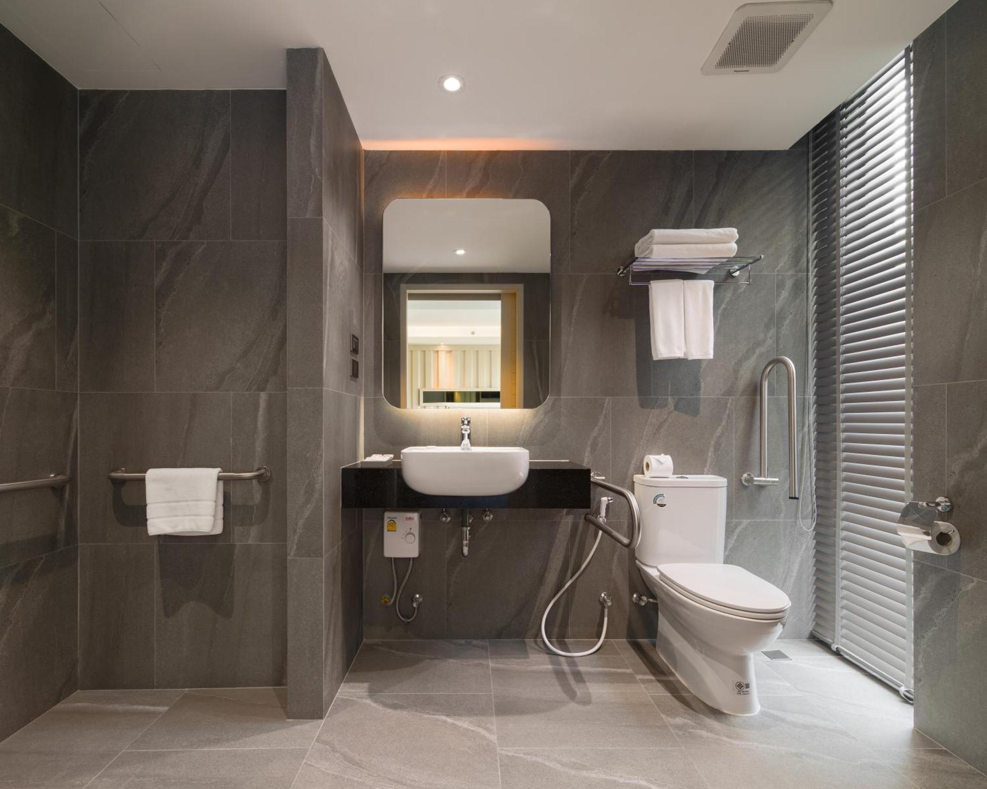 T2 The Portal Sukhumvit Hotel Банкок Екстериор снимка